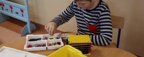 Nauka poprzez zabawę z robotami LEGO 