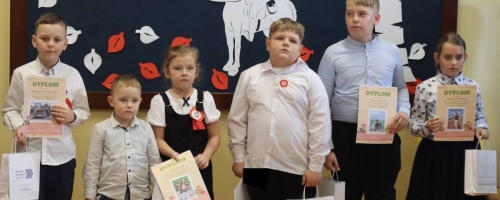 Laureaci Szkolnego Konkursu Czytelniczo-Fotograficznego „Z książką mi do twarzy” 