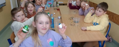 Poświąteczne wspomnienia – przygotowania do szkolnego kiermaszu wielkanocnego