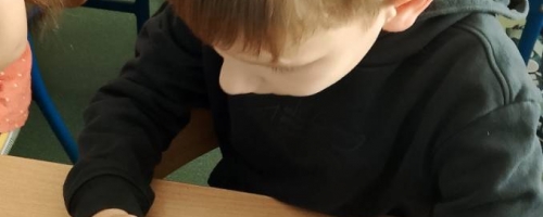  Trzecioklasiści hodują fasolę
