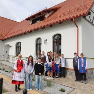 pokaż obrazek - Reprezentacja naszej szkoły na uroczystym otwarciu Centrum Artystycznego w Donimierzu 