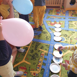 pokaż obrazek - Zabawa z balonami