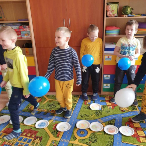 pokaż obrazek - Zabawa z balonami