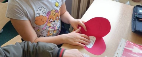 Przygotowania do Dnia Mamy i Taty w klasie 3