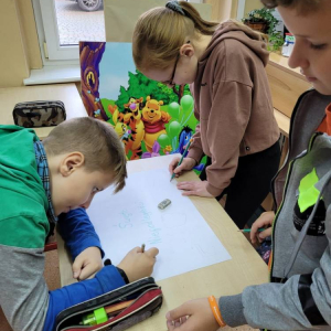 pokaż obrazek - Przygotowania do Narodowego Święta Niepodległości w klasie 5