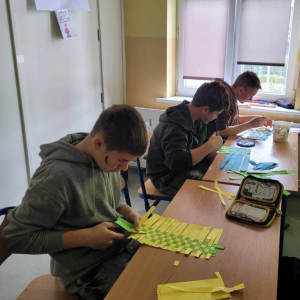 pokaż obrazek -  Przygotowania do kiermaszu wielkanocnego