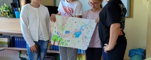 Prezentacja zadań zespołowych na lekcji języka polskiego