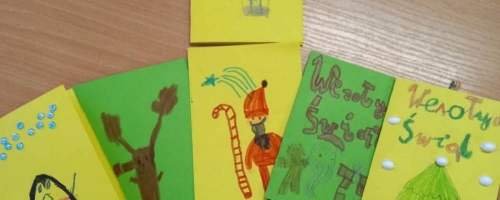 Przygotowanie  świątecznych życzeń dla rodziców przez uczniów klasy 2